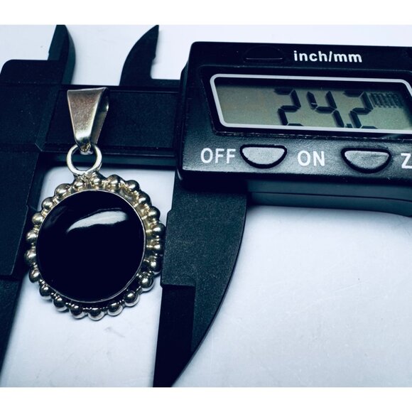 Estate 925 Sterling Silver Black Onyx Round Pendant Necklace Vintage Mexico - Picture 6 of 8